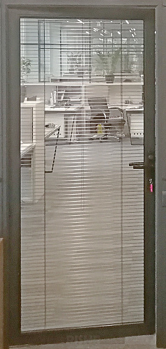 Дверь DOUBLE с жалюзи Дверь DOUBLE с жалюзи