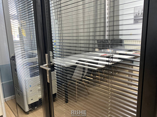 Перегородки S7 Высокие с встроенными жалюзи Перегородки S7 Высокие с встроенными жалюзи