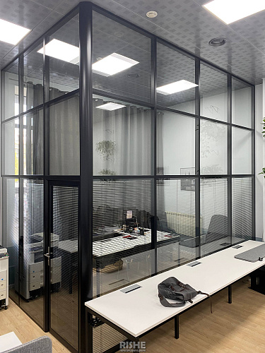 Перегородки S7 Высокие с встроенными жалюзи Перегородки S7 Высокие с встроенными жалюзи